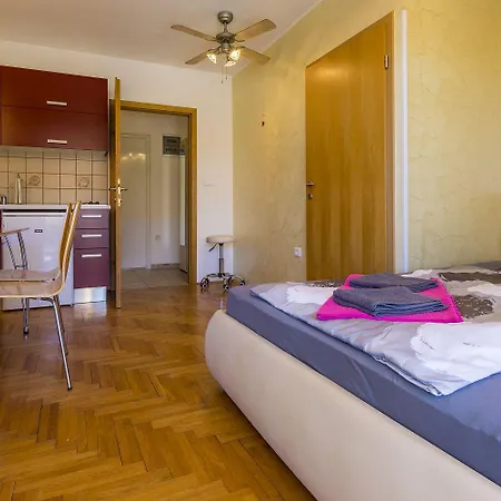 Romantisches Studio-apartment Nur Sagenhafte 50 Meter Vom Sandstrand Entfernt * Crikvenica