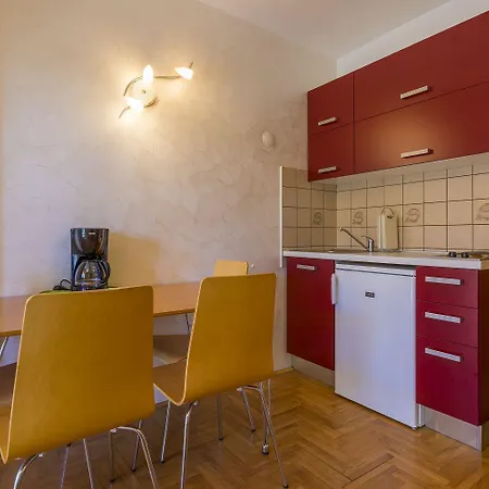 Romantisches Studio-apartment Nur Sagenhafte 50 Meter Vom Sandstrand Entfernt * Crikvenica