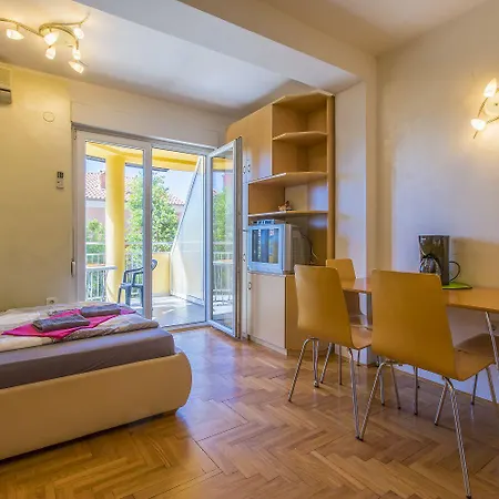 Romantisches Studio-apartment Nur Sagenhafte 50 Meter Vom Sandstrand Entfernt Apartment Crikvenica