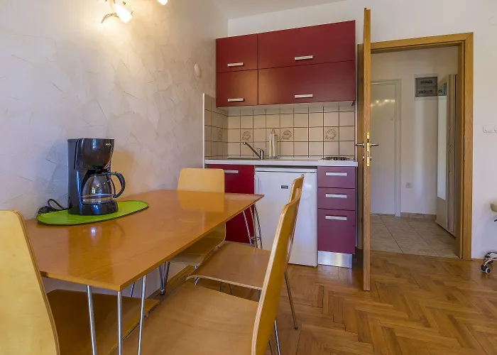Romantisches Studio-apartment Nur Sagenhafte 50 Meter Vom Sandstrand Entfernt Апартаменты Цриквеница