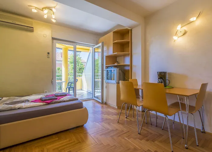 Romantisches Studio-apartment Nur Sagenhafte 50 Meter Vom Sandstrand Entfernt Апартаменты Цриквеница