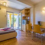 Romantisches Studio-apartment Nur Sagenhafte 50 Meter Vom Sandstrand Entfernt Apartment Crikvenica